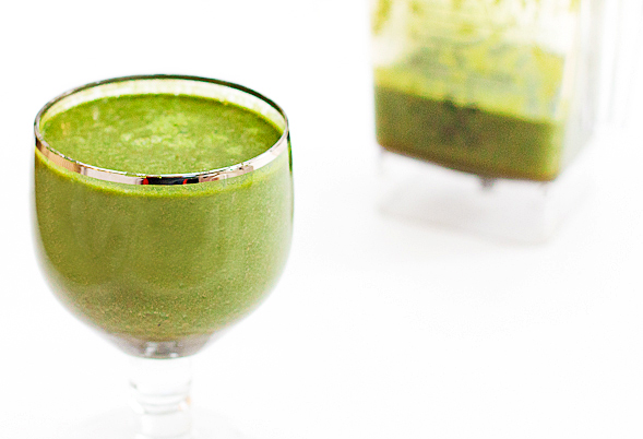 Ginger Apple Kale Green Smoothie Recipe