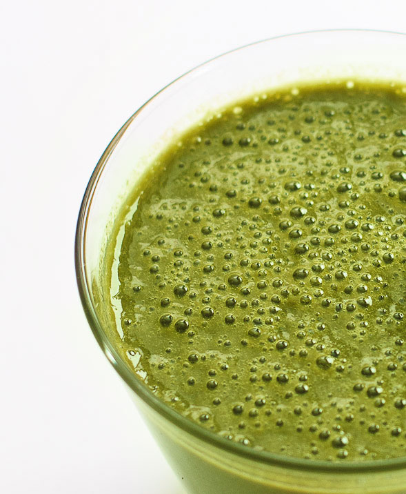 Kale Green Smoothie with Grapefruit and Bananas