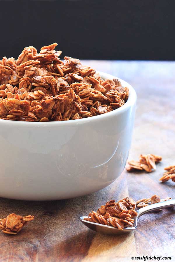 Simple Overnight Pumpkin Pie Spice Granola with Maple Syrup and Coconut Oil