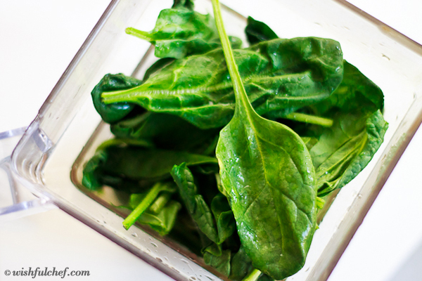 Spinach Pineapple Green Smoothie blend